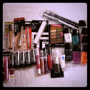 Sunday SALE Day! Large Make-Up Lot. All New Items!